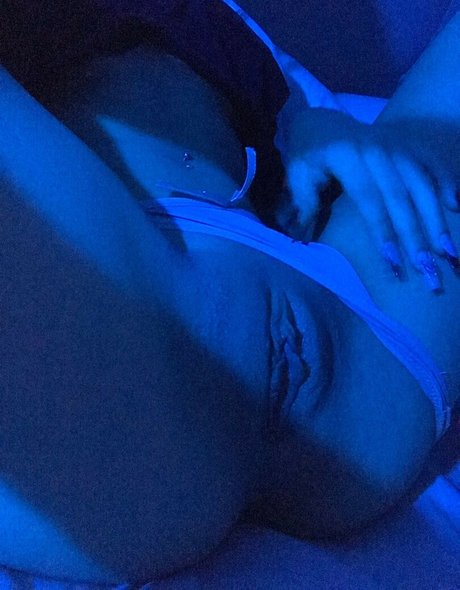 Rochiii222 onlyfans strip tease