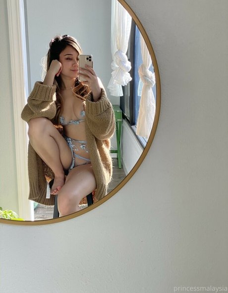 amateur mom onlyfans free porn self-portrait