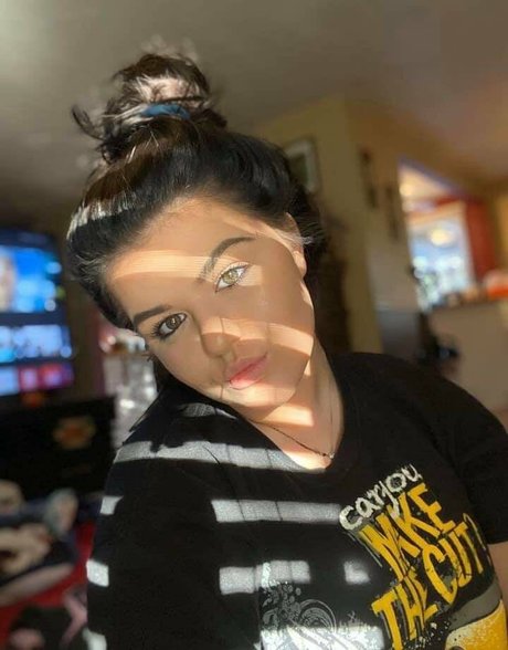 SlutAlexisOwO onlyfans topless