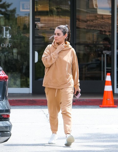 Mila Kunis onlyfans leaked nude