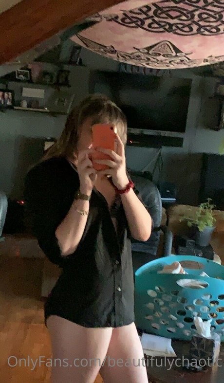 beautifulychaotic onlyfans sex