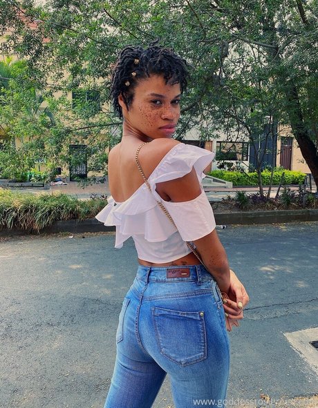 goddessrosiereed desnuda onlyfans