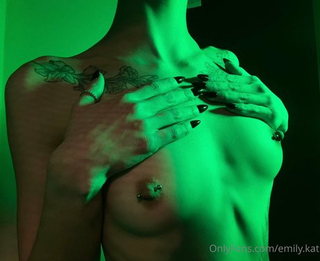 emily kat onlyfans leak