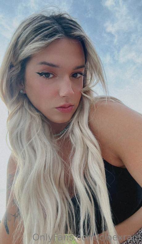 cloexrain onlyfans strip tease