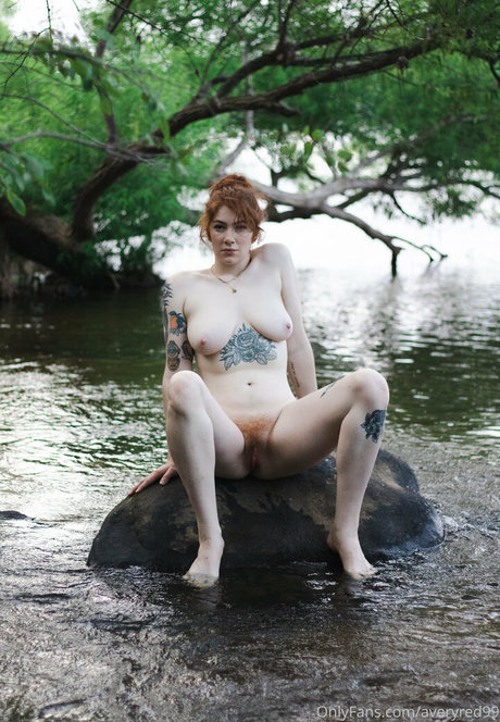 averyred99 onlyfans boobs