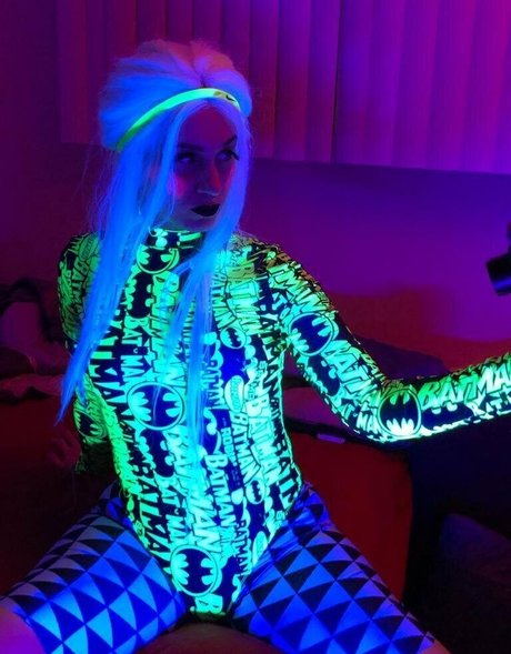 hollygraphix naked on onlyfans