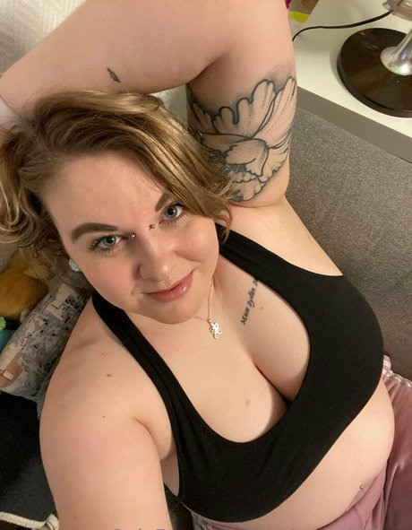 heyhotheidifree onlyfans nude pics