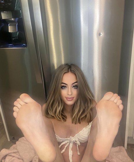 lilgirlbrookee nude onlyfans leak