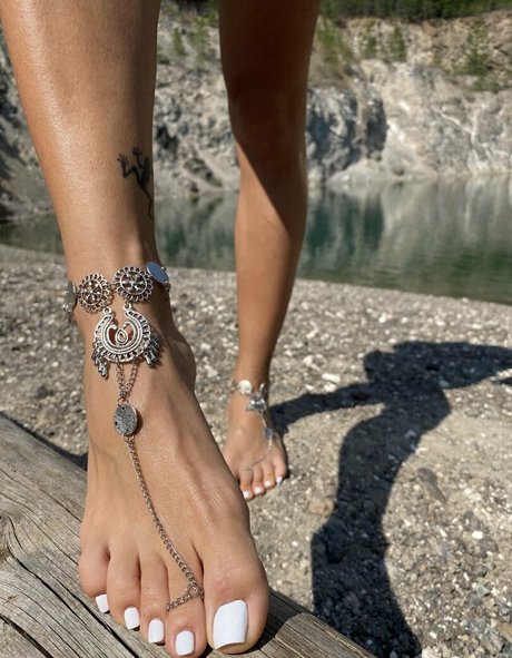 froggeefeetfree onlyfans model images