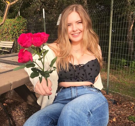 Haley E onlyfans content