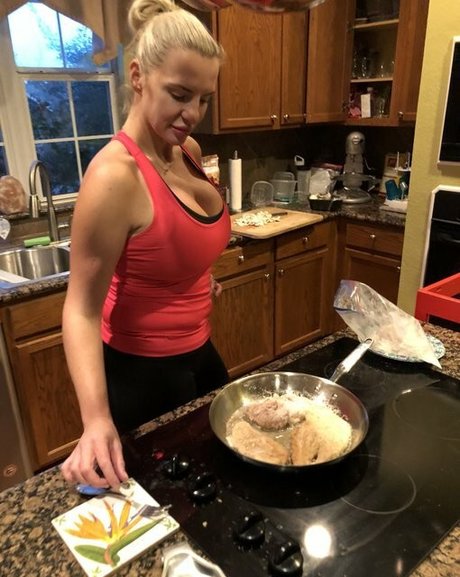 Tori Hendricz onlyfans model images