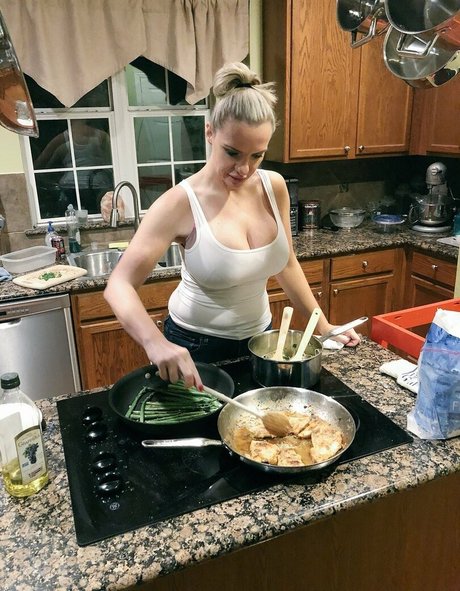 Tori Hendricz onlyfans leaks.