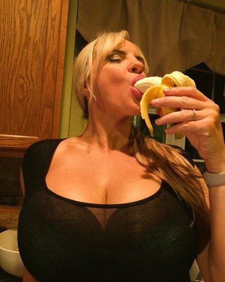 Tori Hendricz onlyfans nude photos