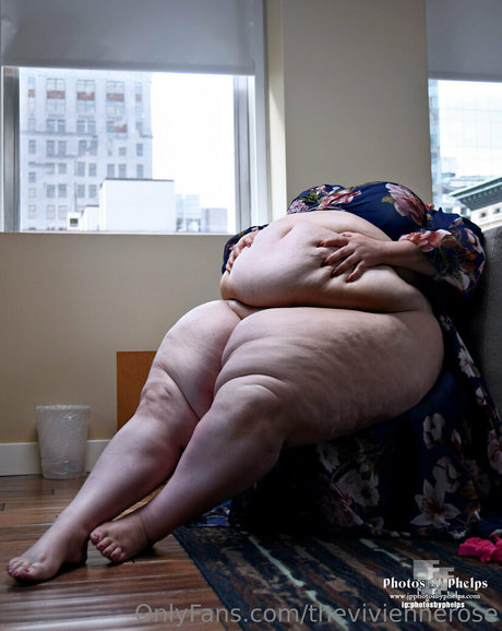 theviviennerose onlyfans x