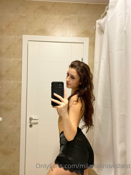 Milana Knows onlyfans leajs