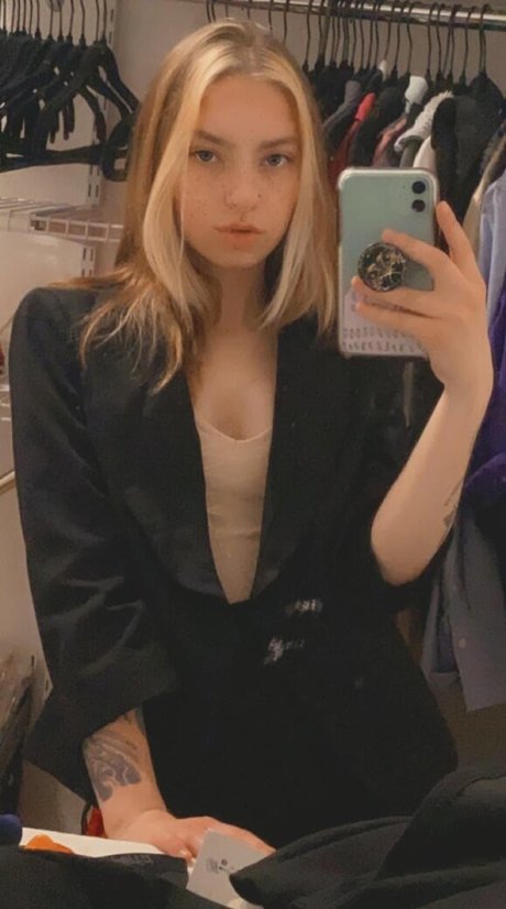 violets cabaret sextape onlyfans