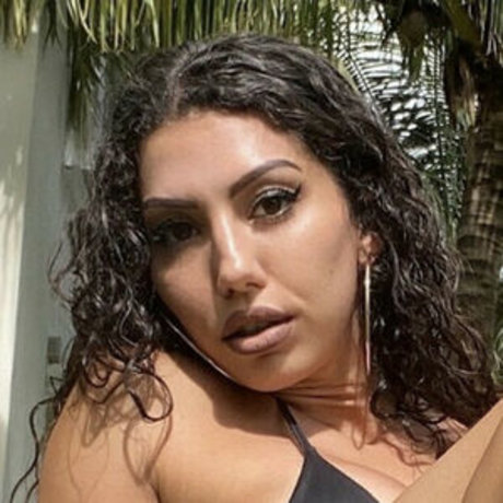 Coralitaxxo onlyfans creator