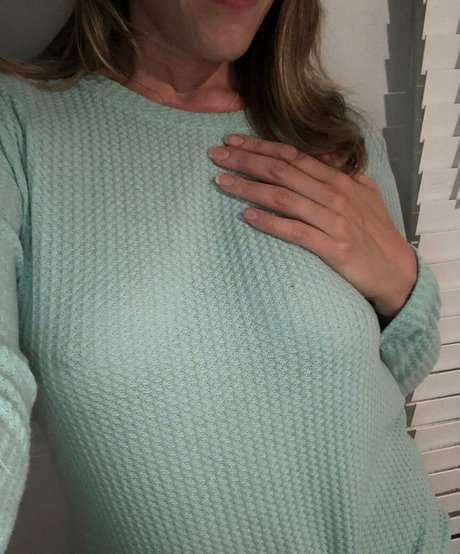 Emily Sequoia nude only fans