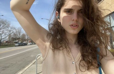 Helmet Girl leaked onlyfans photos