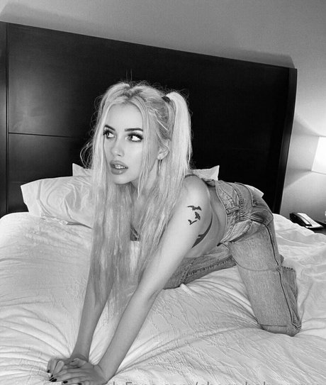 cherrybabyyxoxo onlyfans leaked photos