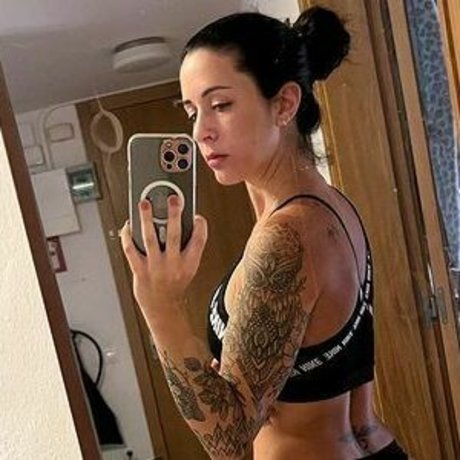 Miklove only fans nude