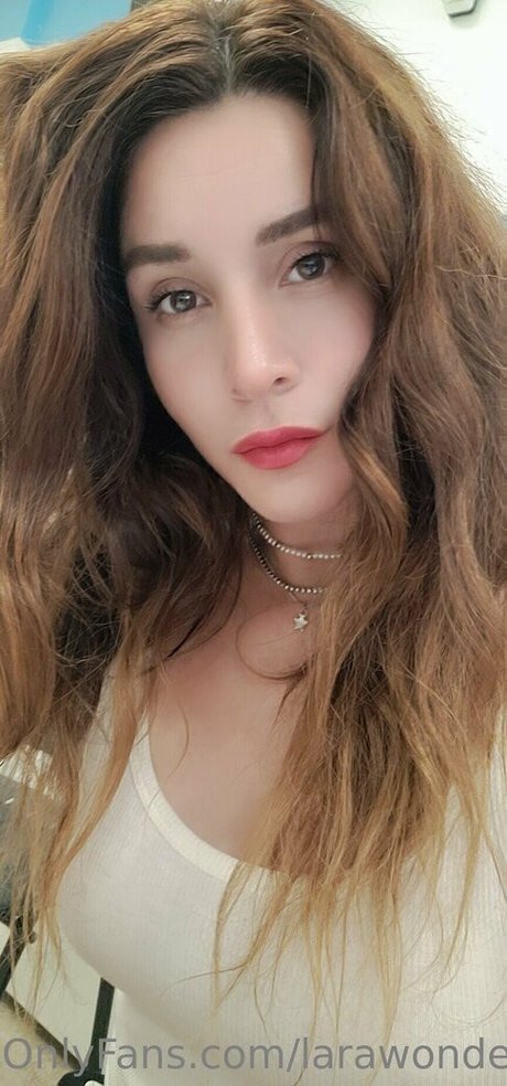 larawonder onlyfans naked pics