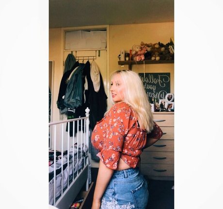 glasses onlyfans top visuals