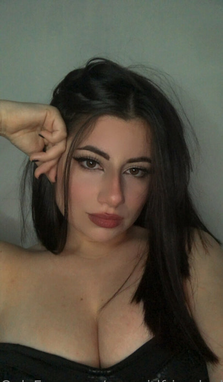 yourgirlfriendval onlyfans pics