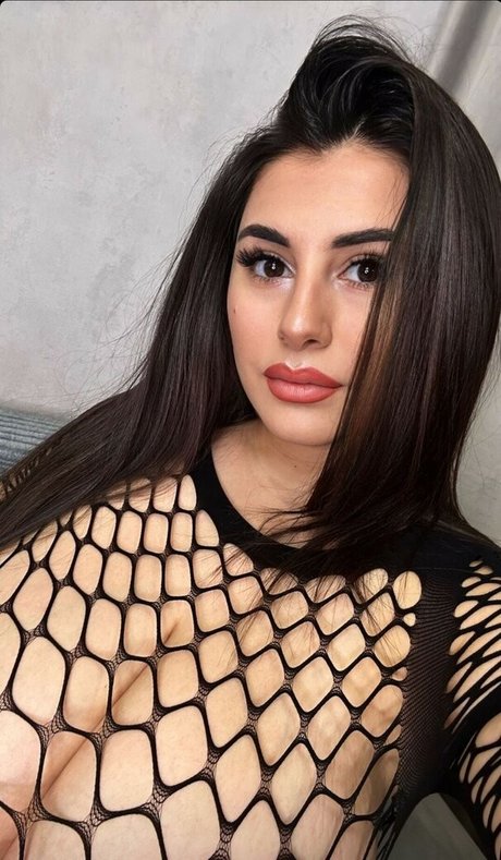 Aria Carol onlyfans model