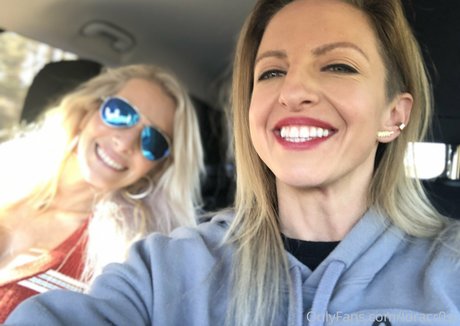 loracr0ss onlyfans naked