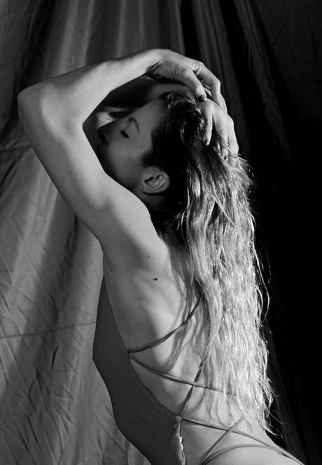 loracr0ss nude leak onlyfans