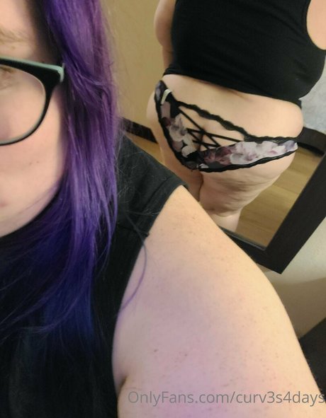 curv3s4days nude onlyfans