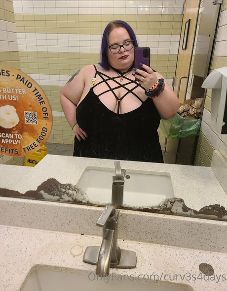 curv3s4days nude leak onlyfans