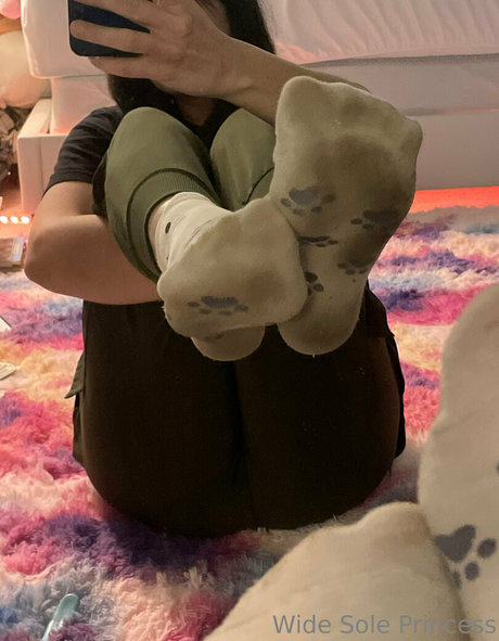 leahsprettyfeet onlyfans nudes