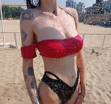 kiraroxx onlyfans model