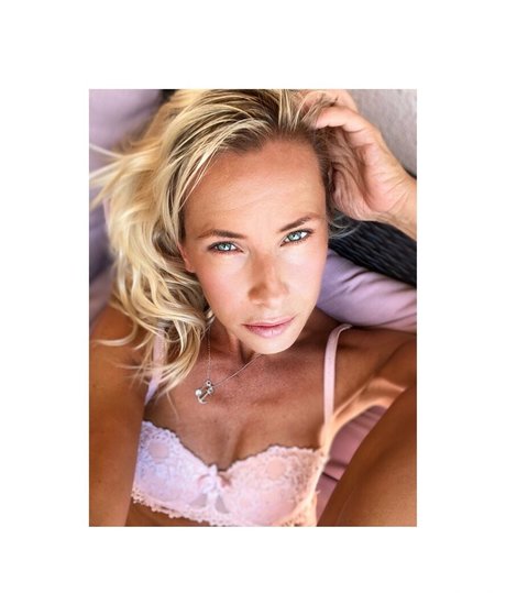 loveislove01 nude onlyfans leak