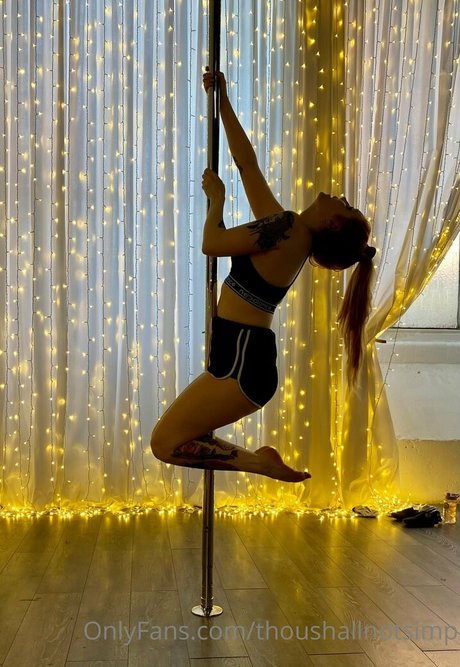 thoushallnotsimp onlyfans hot