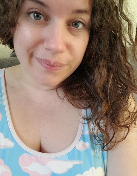 prettylittlecurls onlyfans model