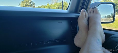 goodie2shoes7 onlyfans nude leak