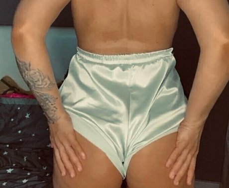 hotwifeliza onlyfans nude photos