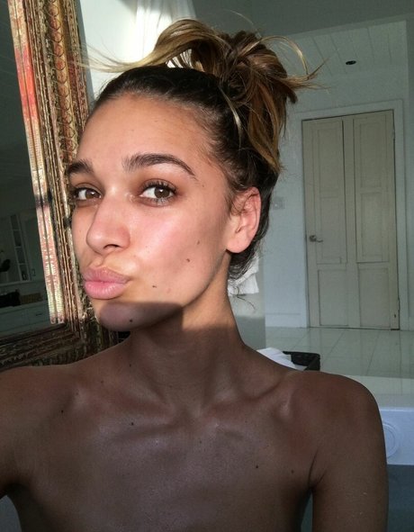 April Love Geary onlyfans leak ass