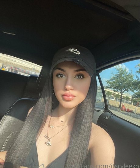 itsazaleaxo onlyfans boobs