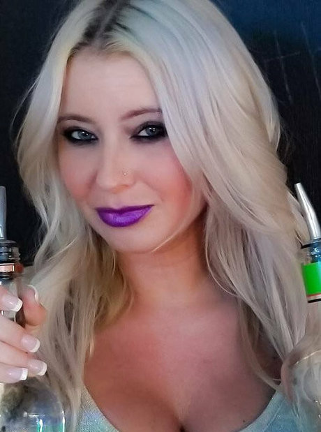 alipie1689 onlyfans nude content