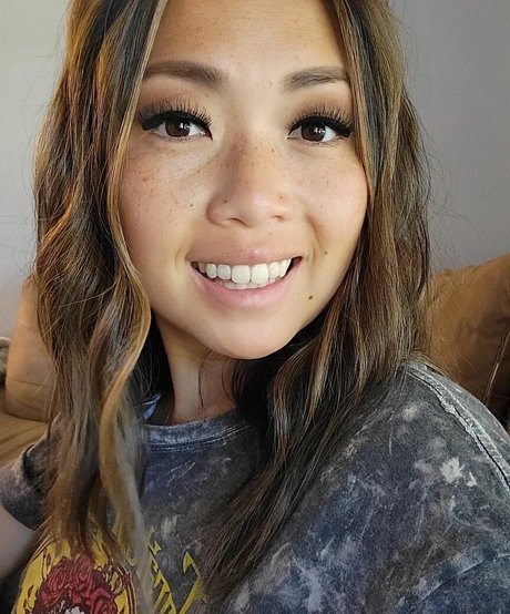 Miss Jee Yung  candids