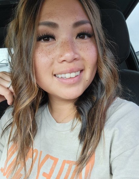 Miss Jee Yung  photo