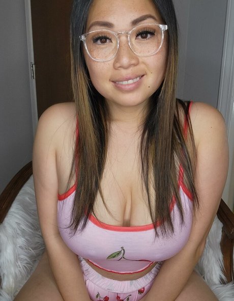 Miss Jee Yung onlyfans nude pics