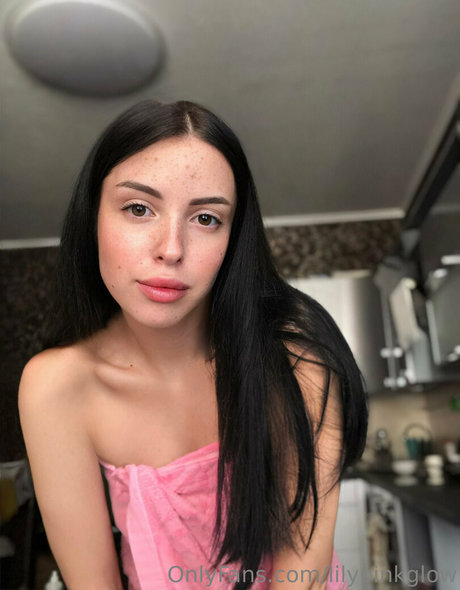 lilypinkglow only fans naked