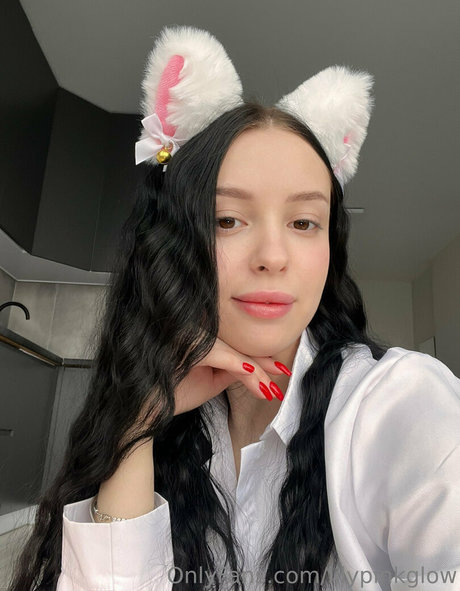 lilypinkglow  selfie