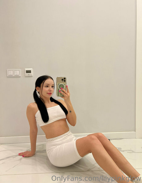 lilypinkglow onlyfans strip
