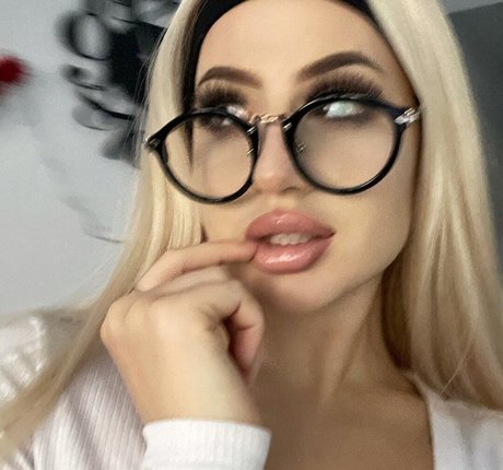 Makeeva69 onlyfans desnuda